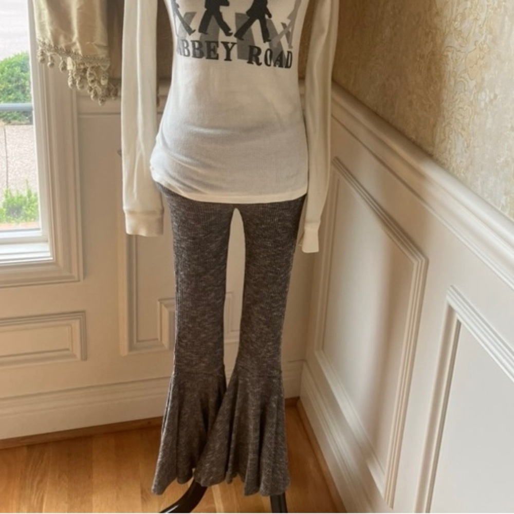 Gray flared leggings
